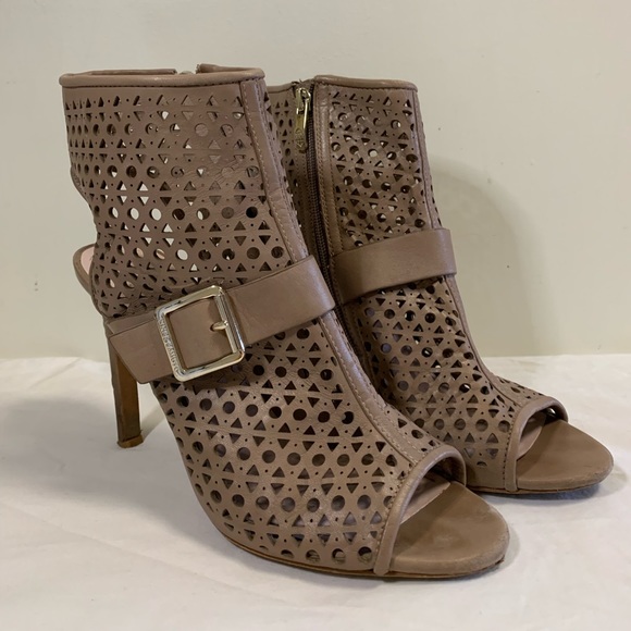 SOLD Vince Camuto Leather Heeled Sandal Booties Gold Buckle Straps Nude - Picture 1 of 8